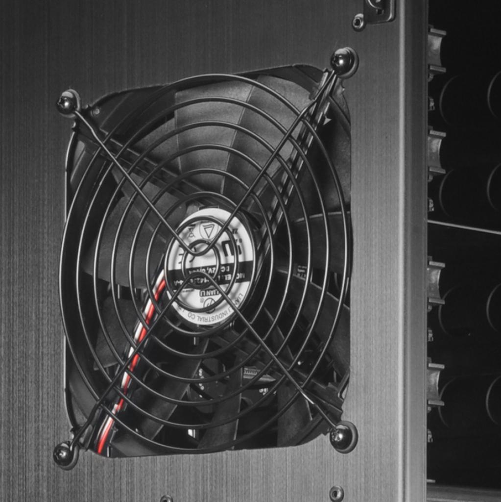 [11/05/2010] Lian-Li PC-X2000F (9)