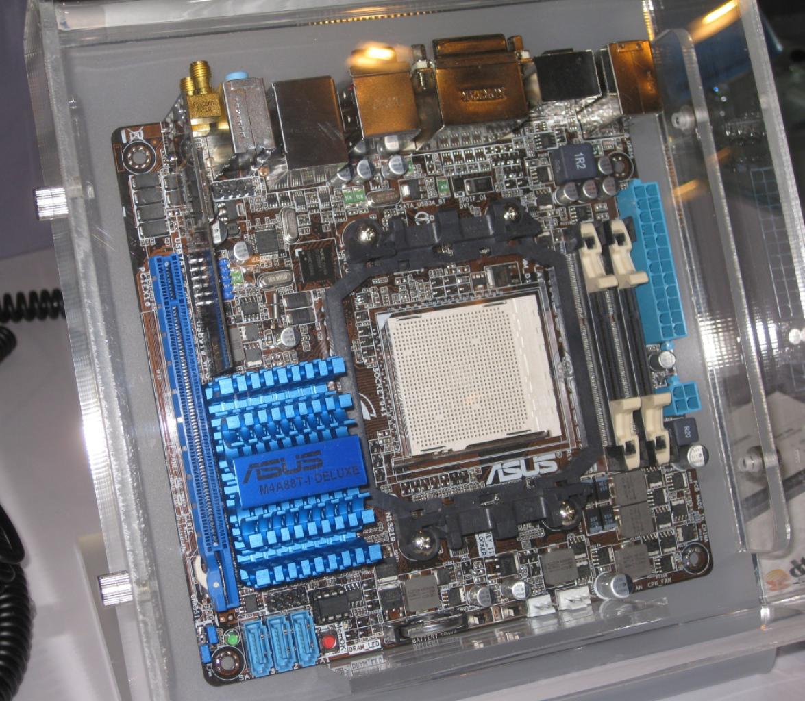 [04/06/2010] Asus M4A88T-I Deluxe