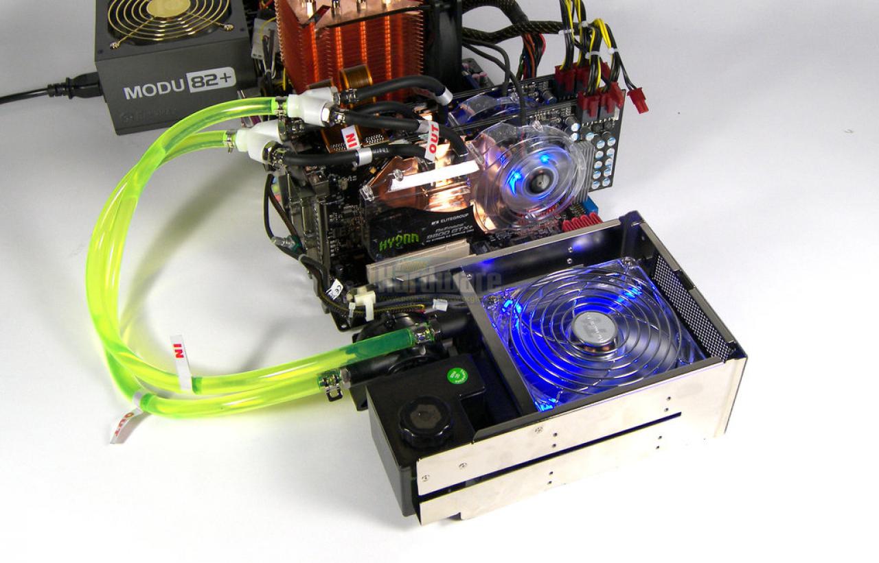 [25/06/2010] Elitegroups Geforce 9800 GTX+ Hydra-System verdient den Preis des wohl umfangreichsten Lieferumfangs und der größten Retail-Verpackung: Nicht weniger als ein kompletter Wakü-Kreislauf für die beiden als SLI-Pärchen gedachten Geforce-9800-GTX-Karten lag noch mit in der gefühlt neun Kubikmeter großen Pappschachtel.