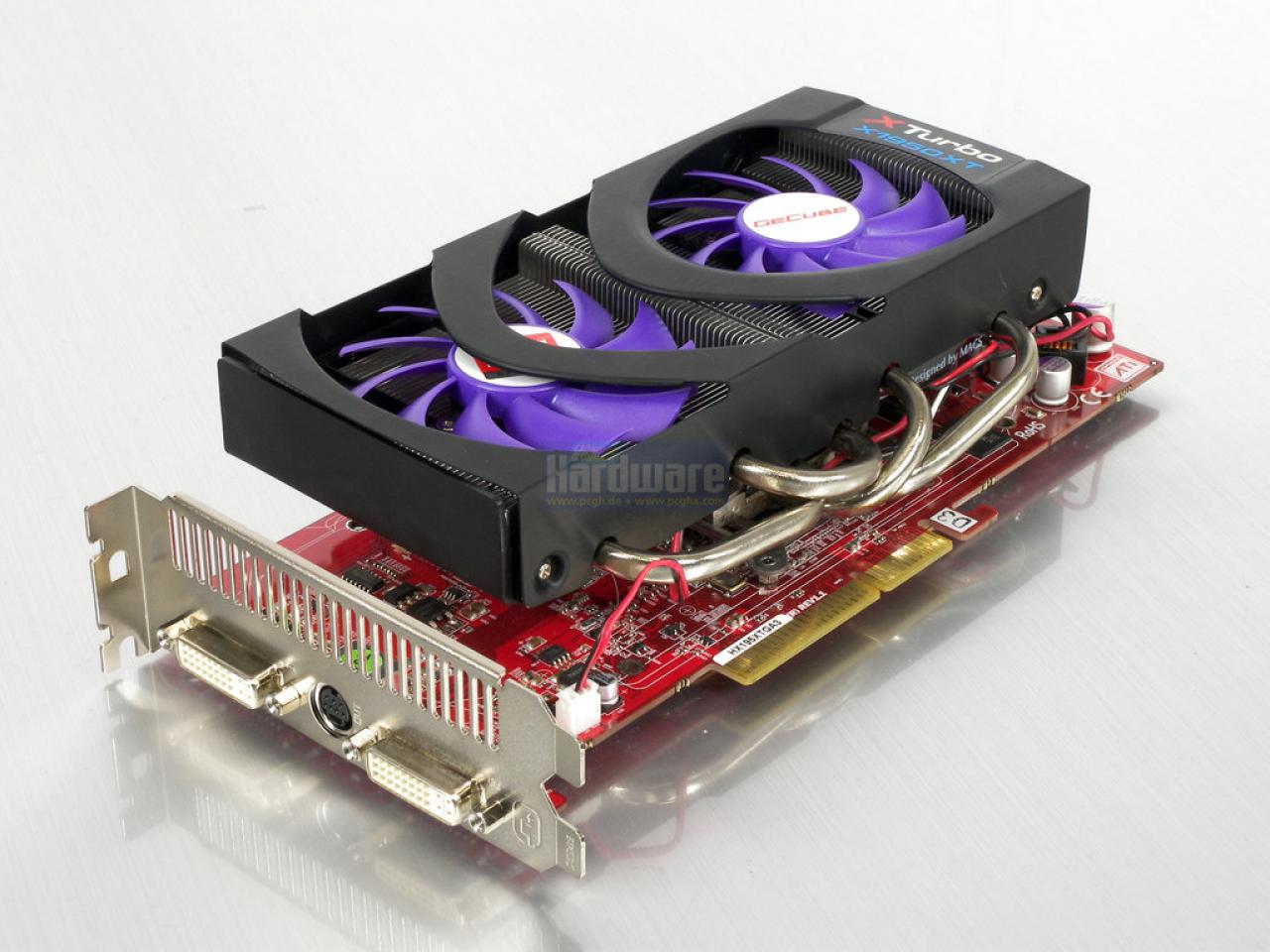 [25/06/2010] Gecube, die 2.: Diese X1950 XT für den AGP-Slot löste Nvidias Geforce 7800 GS als schnellste AGP-Karte ab. Doch es gab einen kleinen Haken: Zur Kühlung des R580-Chips verwendete Gecube anscheinend den voluminösen Kühler - der in Wirklichkeit aber nur das Peltier-Element kühlte. Die resultierende Leistungsaufnahme des ohnehin nicht gerade sparsamen R580 in Verbindung mit dem Peltier-Element sprengte unsere kühnsten Erwartungen: 360 Watt zog unser Athlon XP3000+-System mit dieser Karte aus der Steckdose.