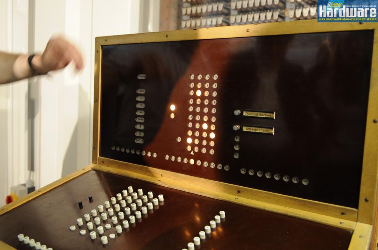 [17/06/2010] Z3 von Konrad Zuse: Bildschirm und Tastatur