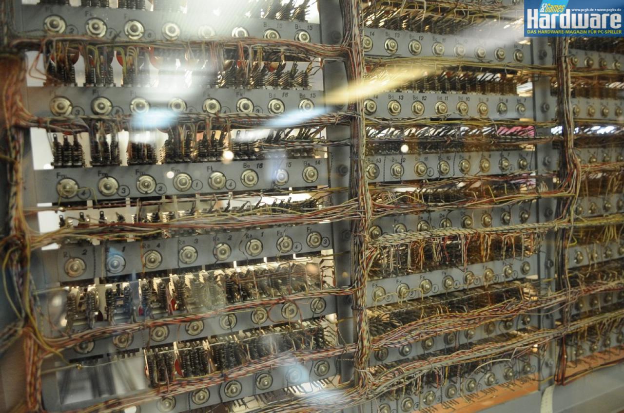 [17/06/2010] Z3 von Konrad Zuse: Die Bauweise ist von hinten gut zu sehen