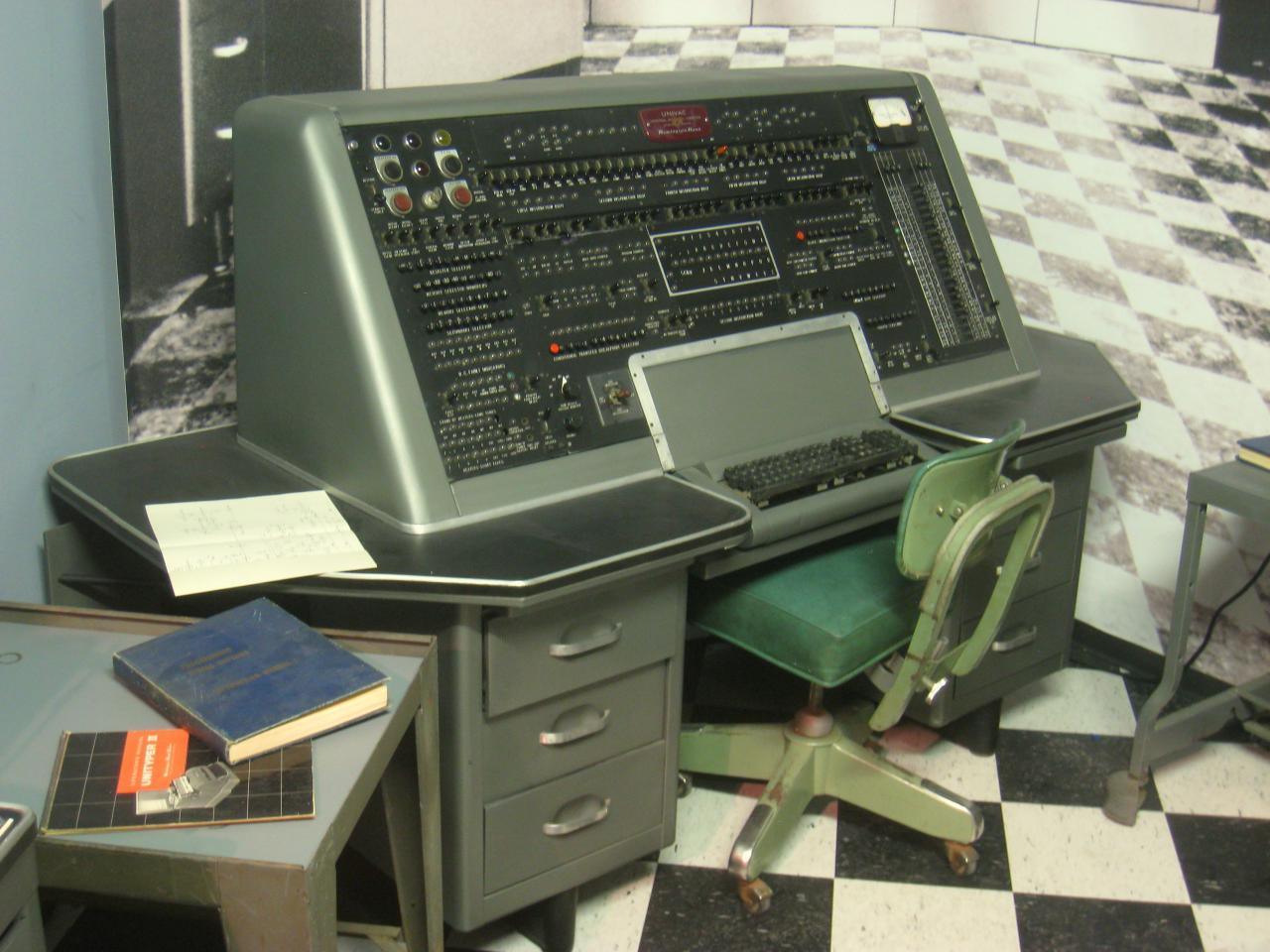 [07/06/2010] Wie aus Star Trek: Controllterminal für UNIVAC I