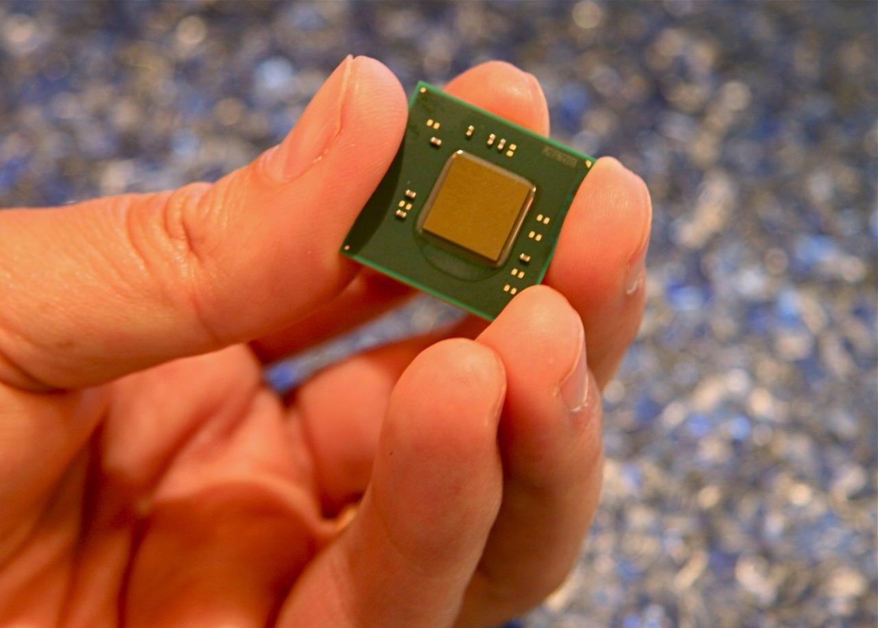 [01/06/2010] Intel stellt Atom Z670 auf 