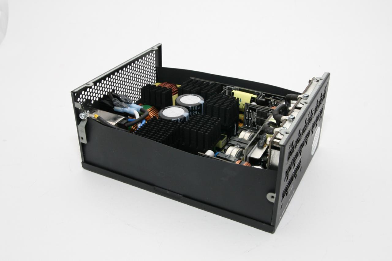 [02/06/2010] Corsair AX1200 Bild 1
