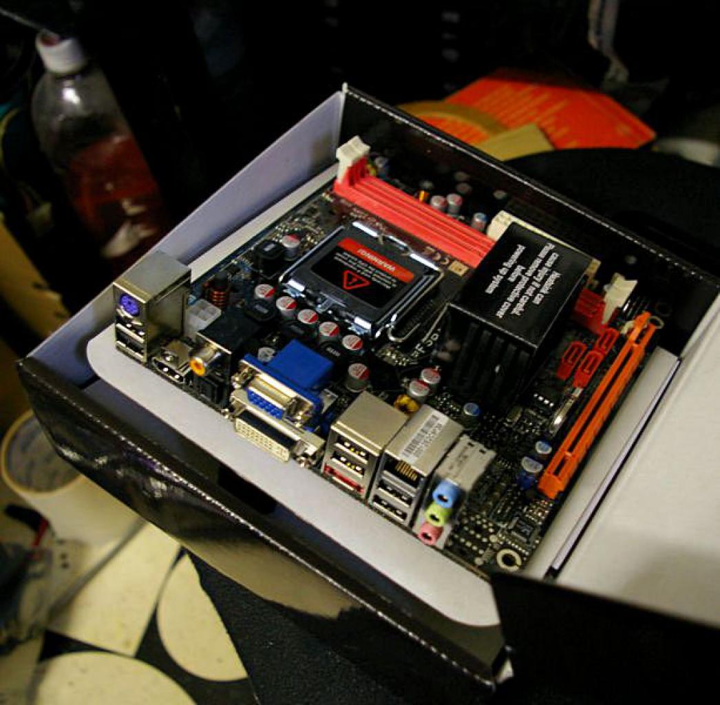 [20/06/2010] Faszinierende Mini-ITX-Casecon inklusive Wasserkühlung (37)