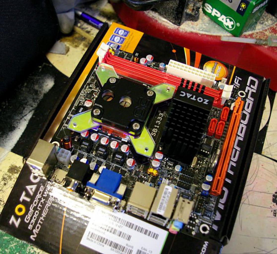 [20/06/2010] Faszinierende Mini-ITX-Casecon inklusive Wasserkühlung (42)