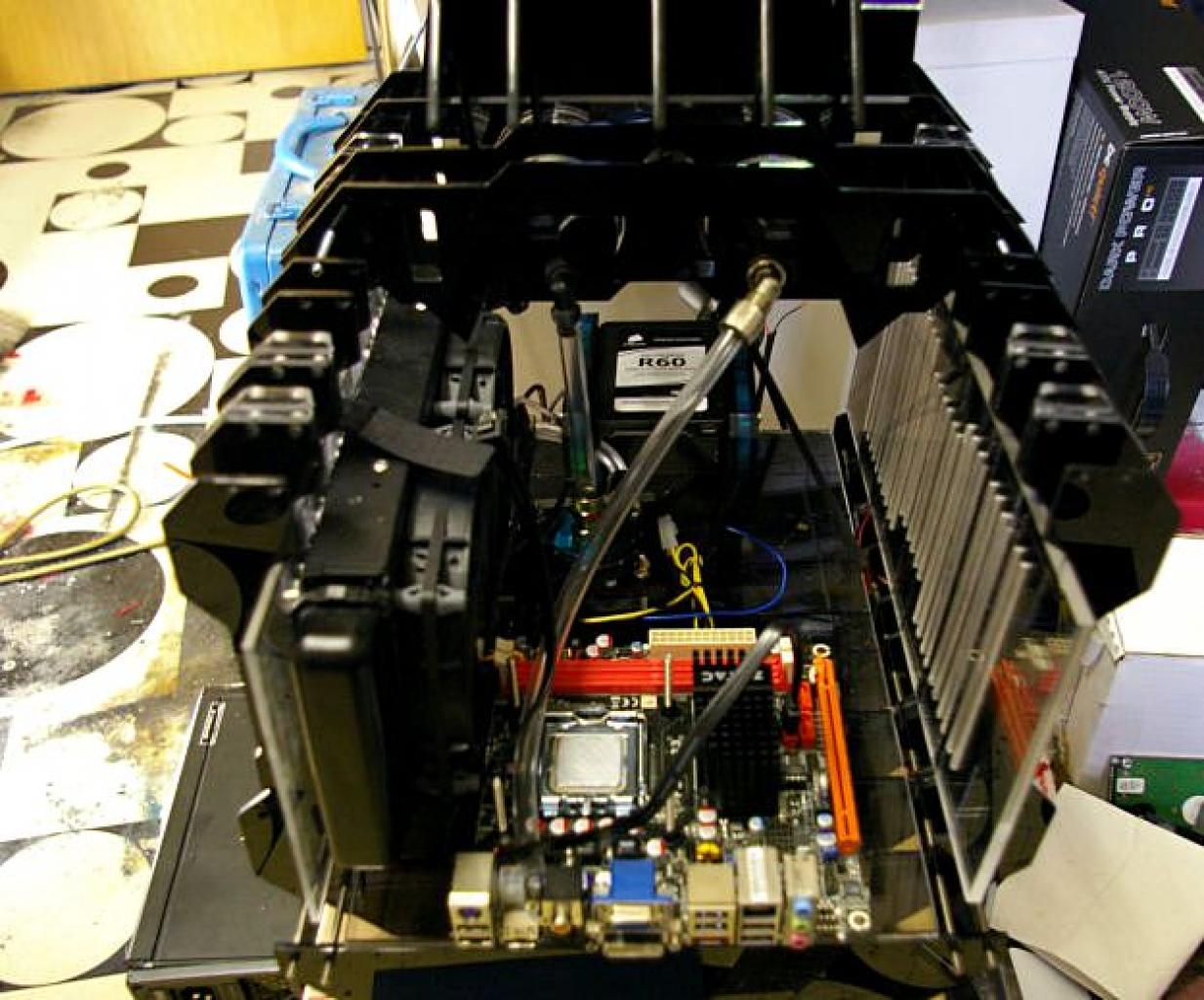 [20/06/2010] Faszinierende Mini-ITX-Casecon inklusive Wasserkühlung (67)