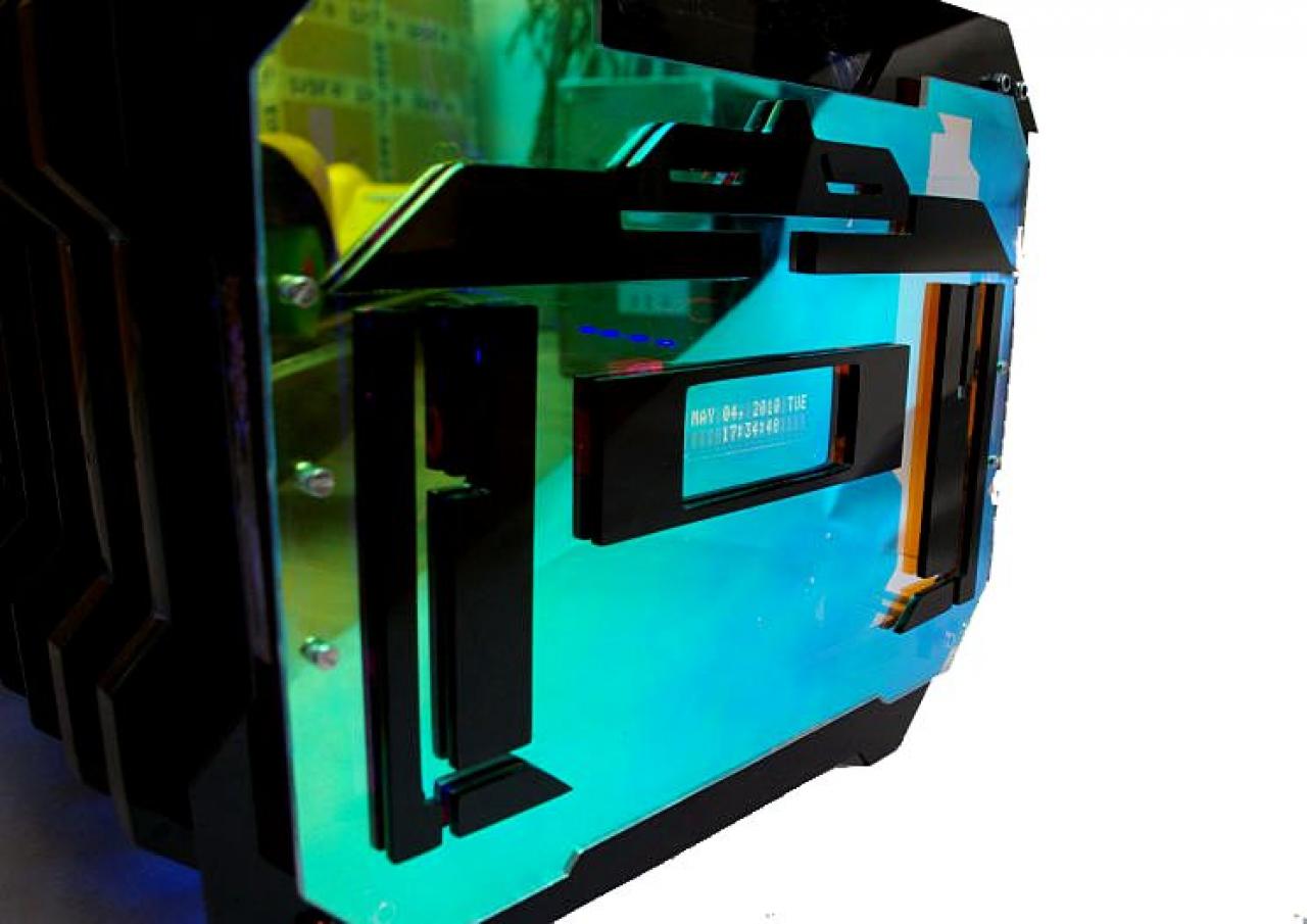 [20/06/2010] Faszinierende Mini-ITX-Casecon inklusive Wasserkühlung (87)