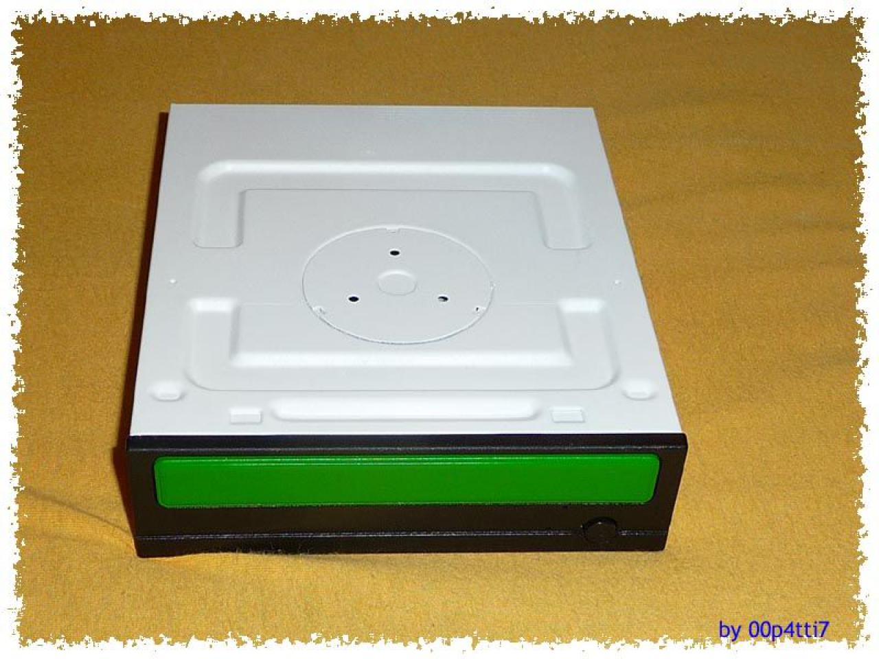 [24/06/2010] Cooler-Master-HAF-932-Casemod in Grün-Weiß (15)