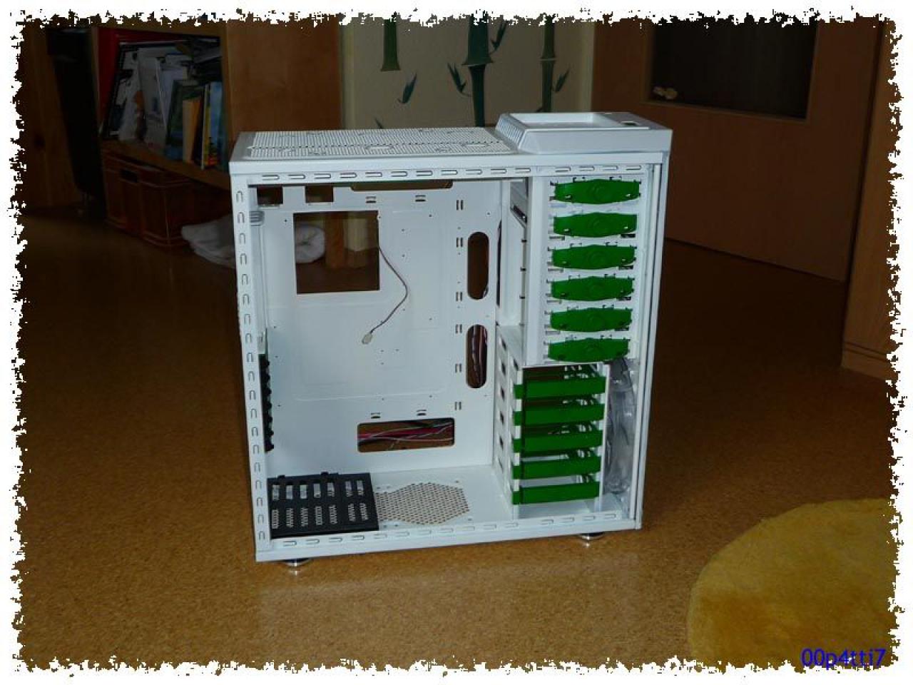 [24/06/2010] Cooler-Master-HAF-932-Casemod in Grün-Weiß (18)