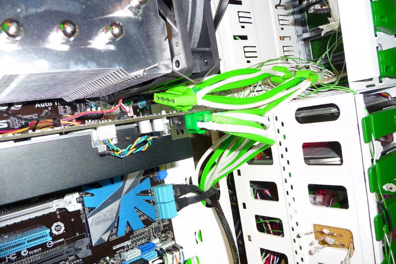[24/06/2010] Cooler-Master-HAF-932-Casemod in Grün-Weiß (37)