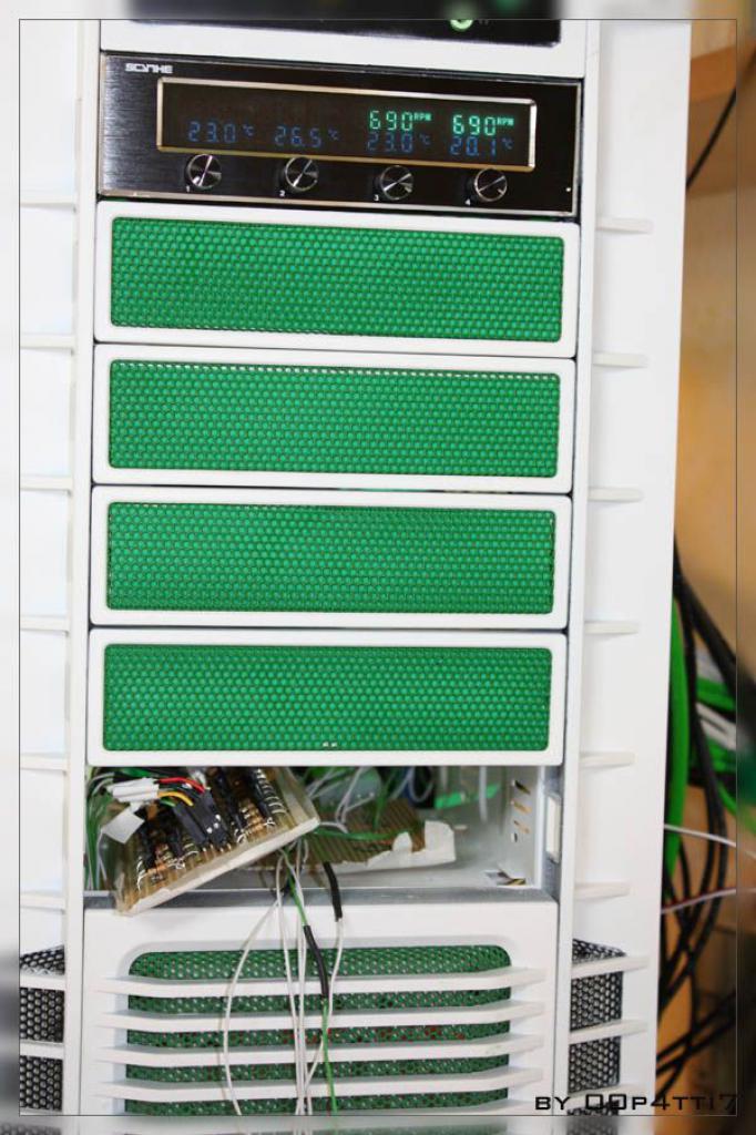 [24/06/2010] Cooler-Master-HAF-932-Casemod in Grün-Weiß (40)