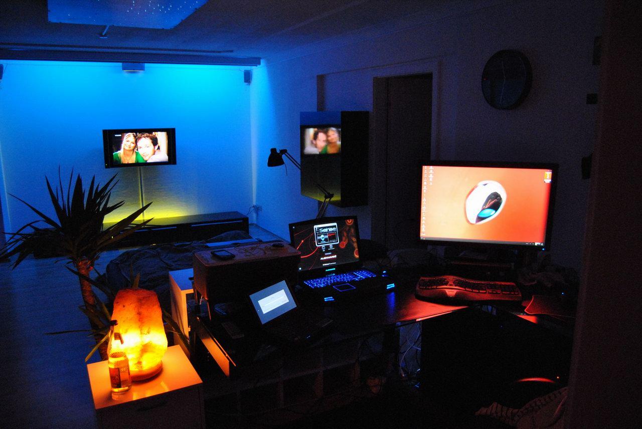 [14/07/2010] PC mit Beamerleinwand by madamc (1)