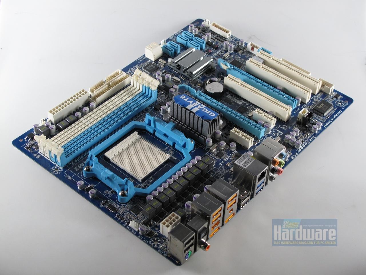 [09/07/2010] Gigabyte 870A-UD3: 2 x USB 3.0, 8 x USB 2.0, 2 x E-SATA, 2 x Firewire, digitale sowie analoge Sound-Anschlüsse und Gigabit-LAN