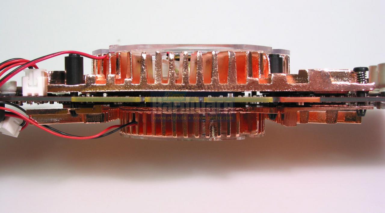 [01/07/2010] MSI dachte mit und befestigte einen rückwärtigen Kühler an den Geforce-FX-Karten der 5700-, 5900- und 5950-Ultra-Reihen. Lohn der Mühe: Nach unten hin belegte die Karte nur einen Slot.