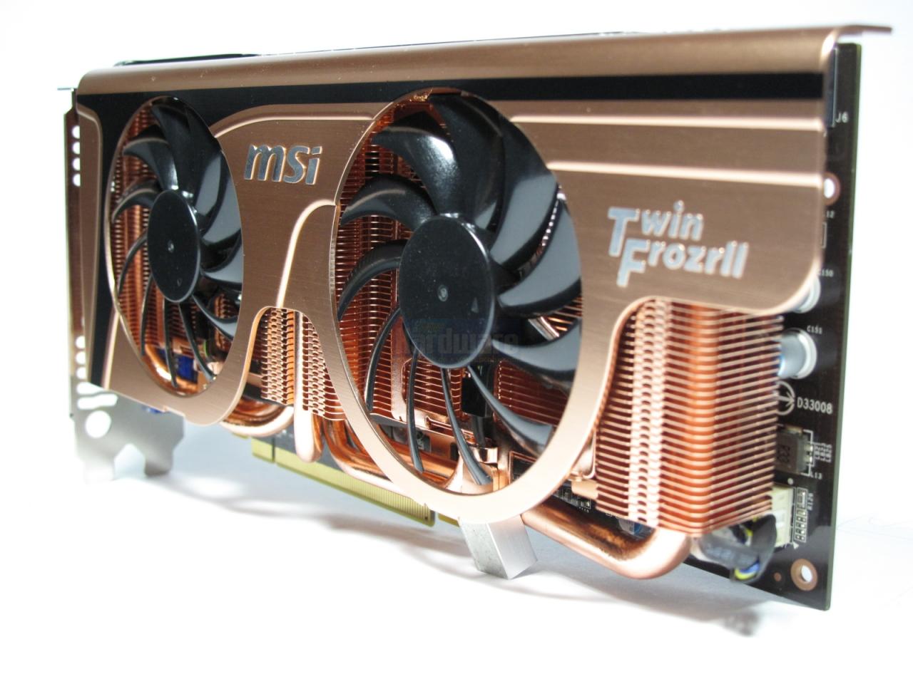 [09/07/2010] MSI Geforce GTX 465 Twin Frozr II Golden Edition Plus: Alleine die Länge des Namens prädestiniert die Karte für diese Galerie, aber auch die Kühlung: Wuchtiges Kupfer, viele Heatpipes, eine VRM-Platte und zwei Lüfter sind außergewöhnlich. Ach ja, die Karte lässt sich zu einer Geforce GTX 470 freischalten.