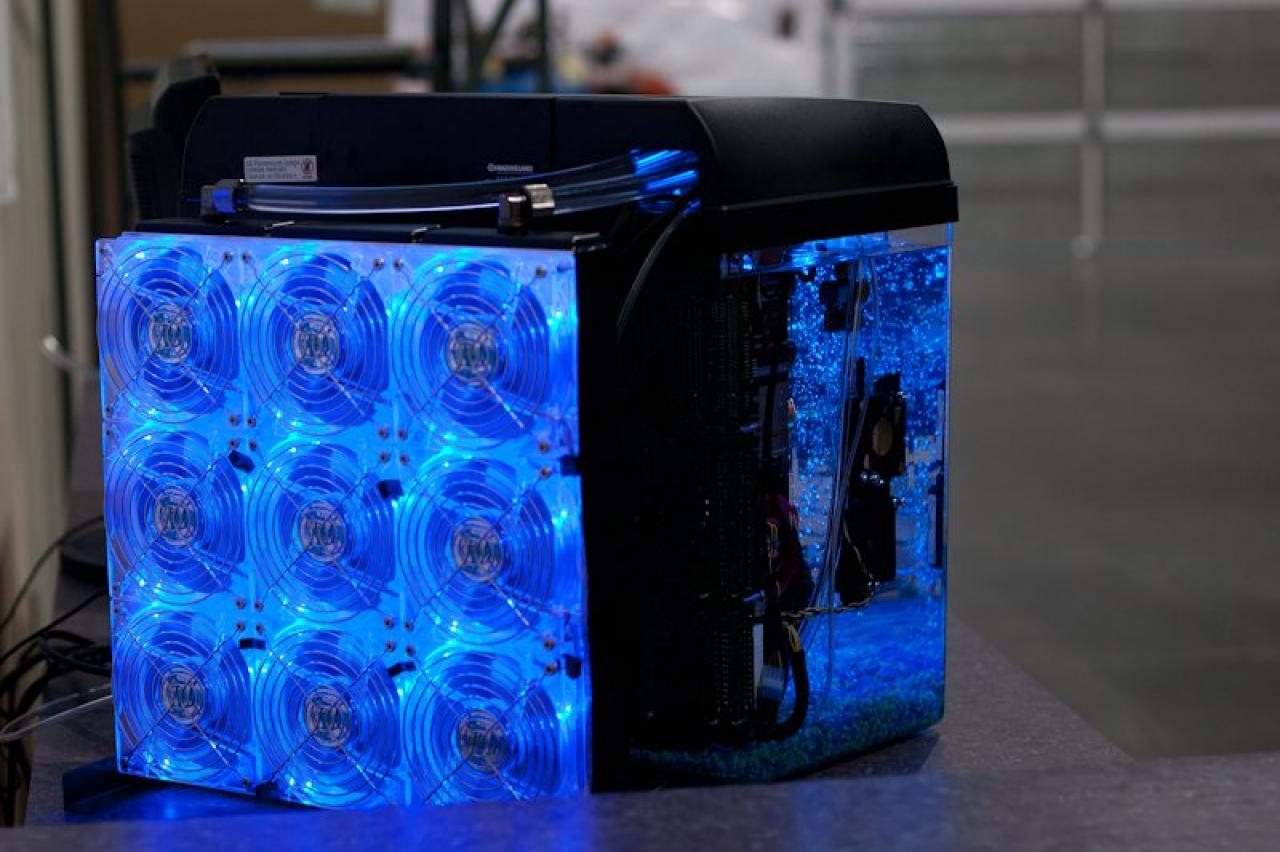 [31/07/2010] Öl-Kühlung: Puget Systems präsentiert Aquarium PC V3 (9)