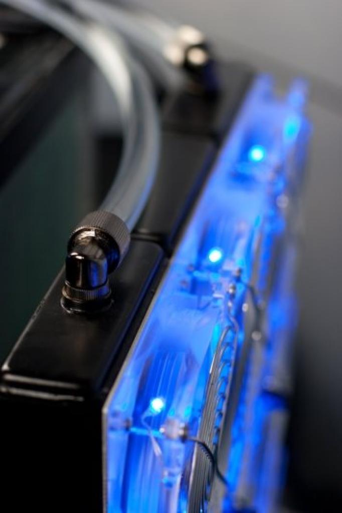 [31/07/2010] Öl-Kühlung: Puget Systems präsentiert Aquarium PC V3 (7)
