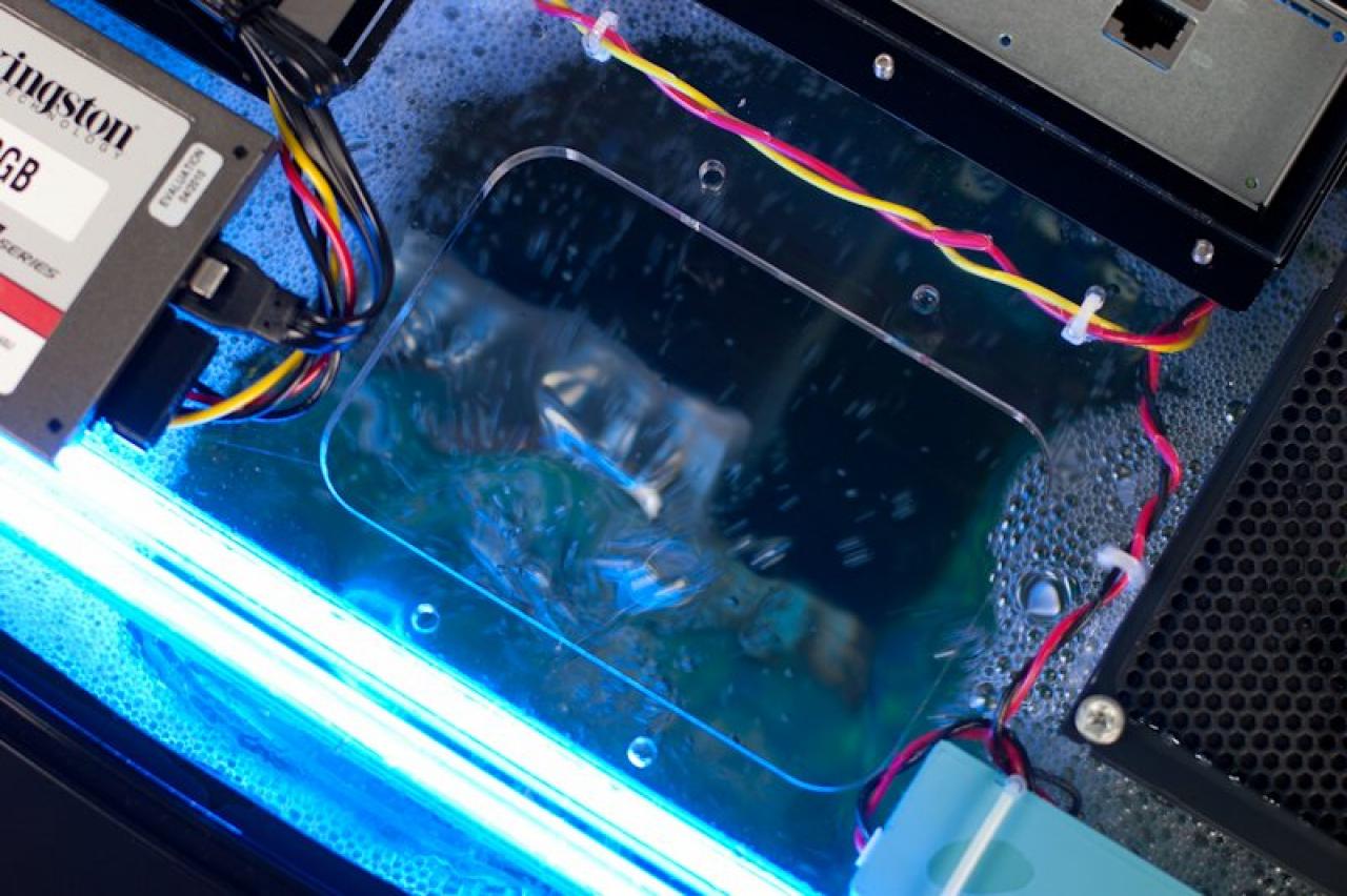 [31/07/2010] Öl-Kühlung: Puget Systems präsentiert Aquarium PC V3 (8)