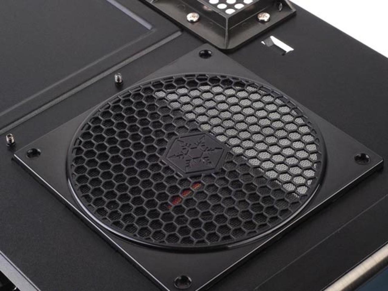 [17/07/2010] Neues Mini-ITX-Gehäuse: Silverstone Sugo SG07 (7)