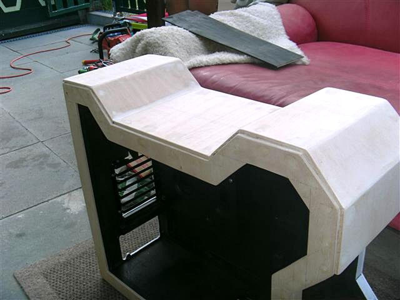 [11/07/2010] Casecon-Tagebuch: Ein Holz-Gehäuse in Schwarz-Weiß entsteht (15)