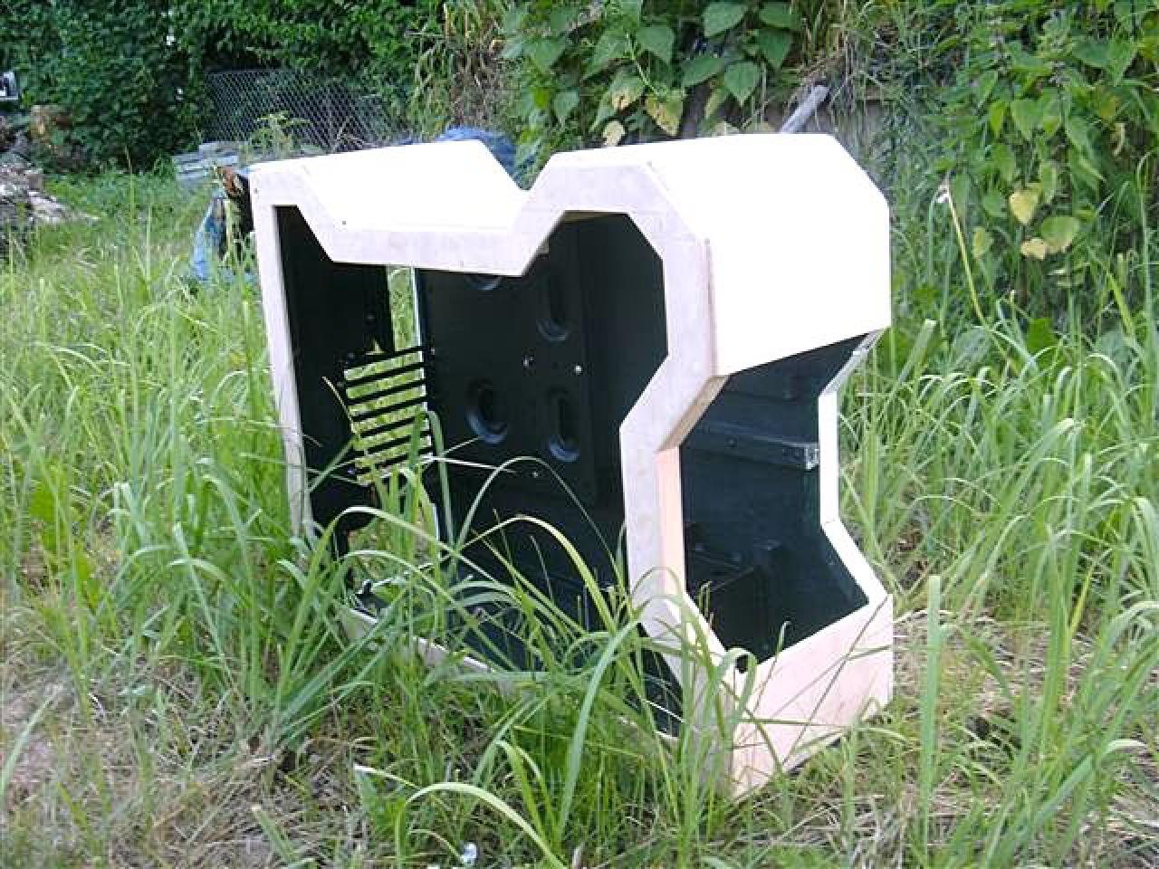 [11/07/2010] Casecon-Tagebuch: Ein Holz-Gehäuse in Schwarz-Weiß entsteht (16)