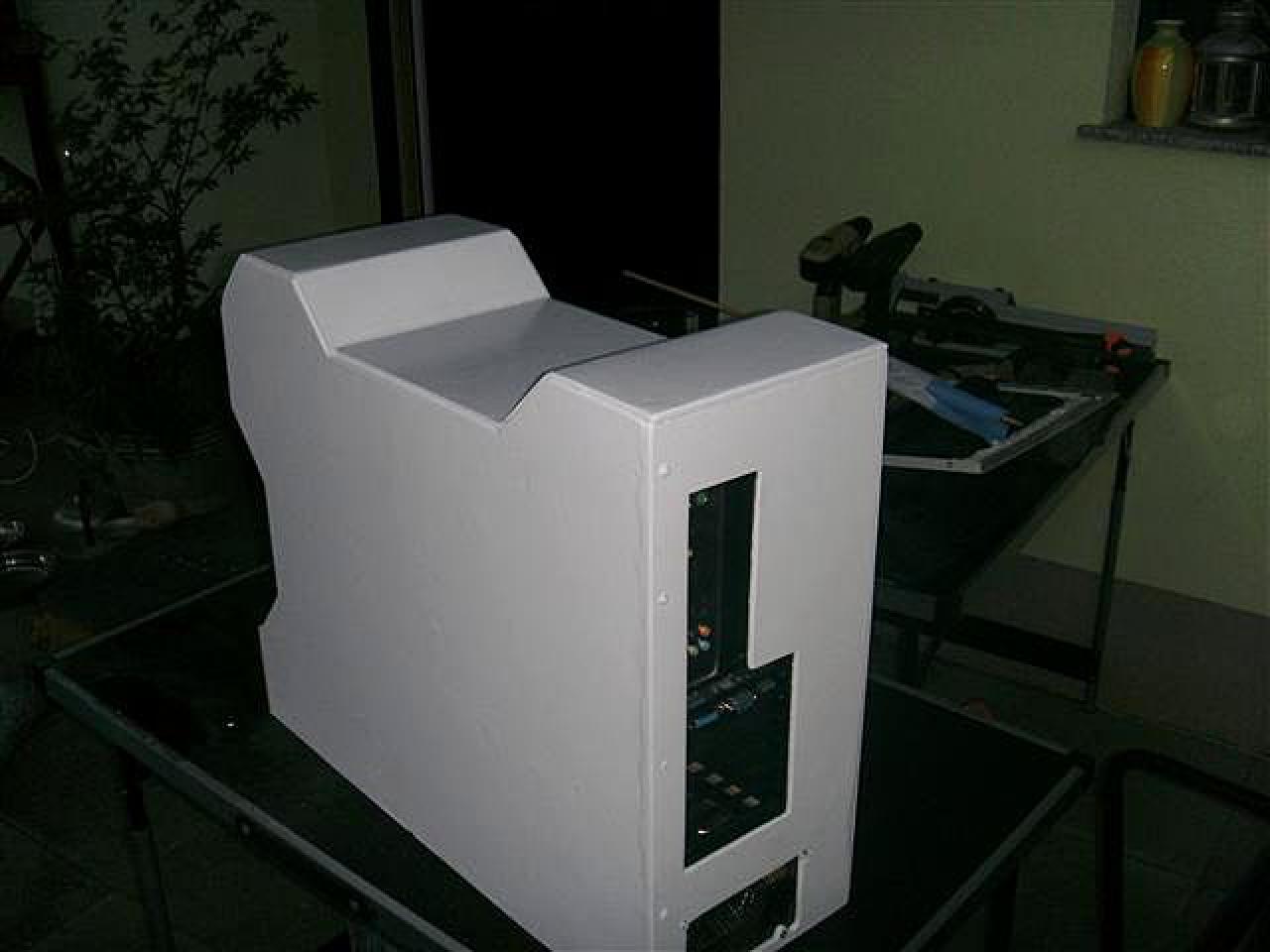 [11/07/2010] Casecon-Tagebuch: Ein Holz-Gehäuse in Schwarz-Weiß entsteht (25)