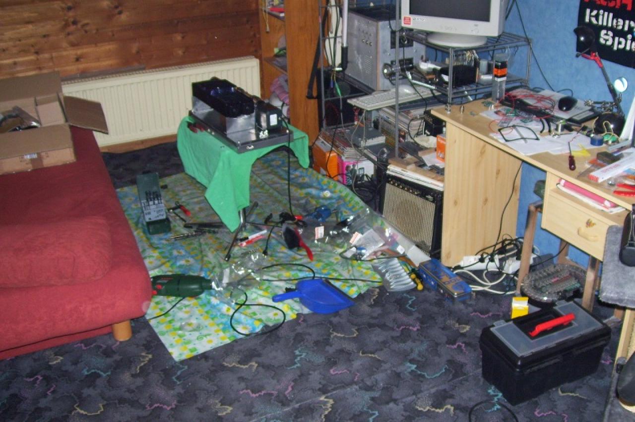 [25/07/2010] Bastelschreibtisch by KillerPfote