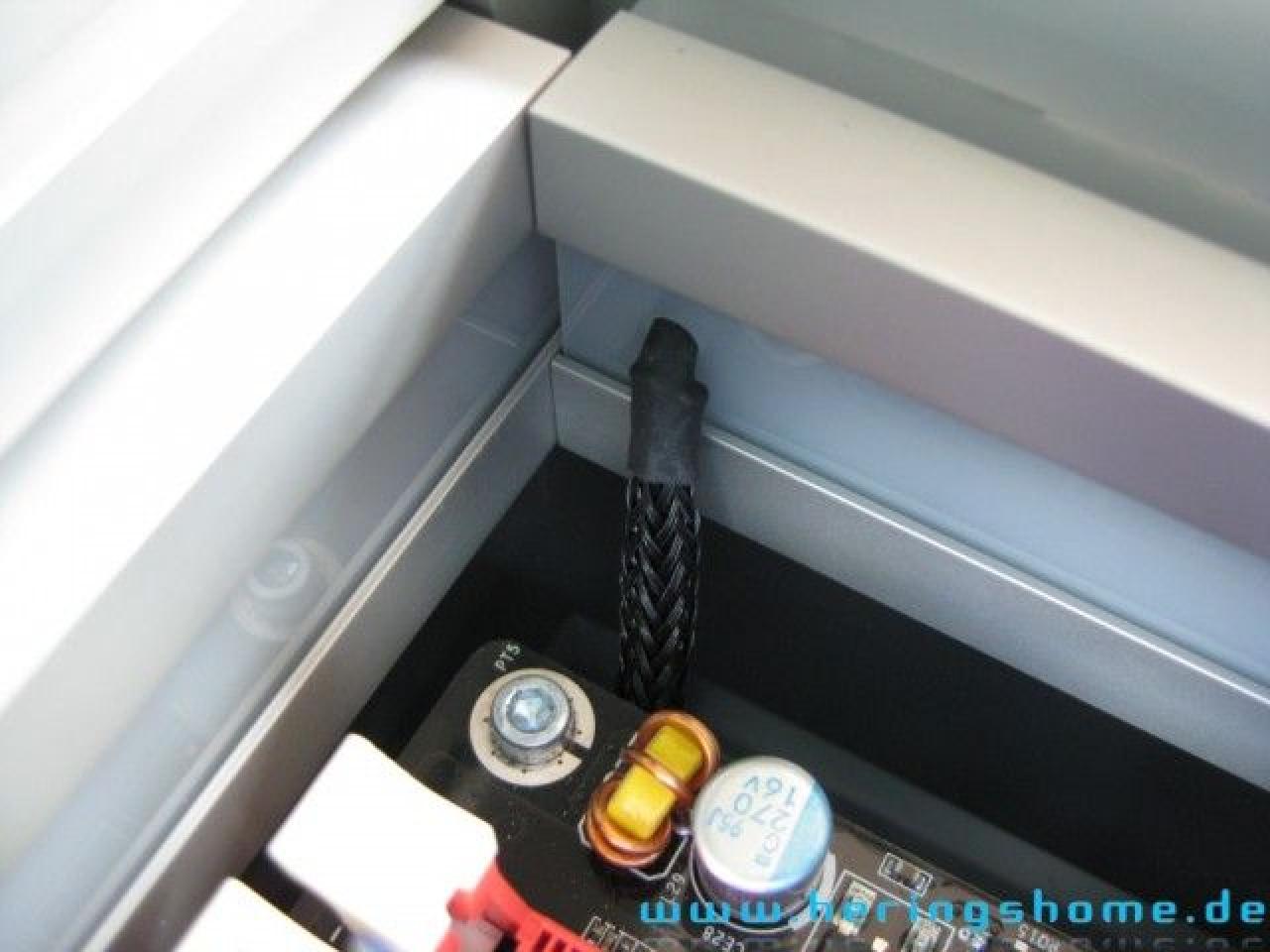 [03/07/2010] Casecon-Projekt: Mini-ITX-Gehäuse im Eigenbau - Nun mit LED-Beleuchtung und mehr (32)
