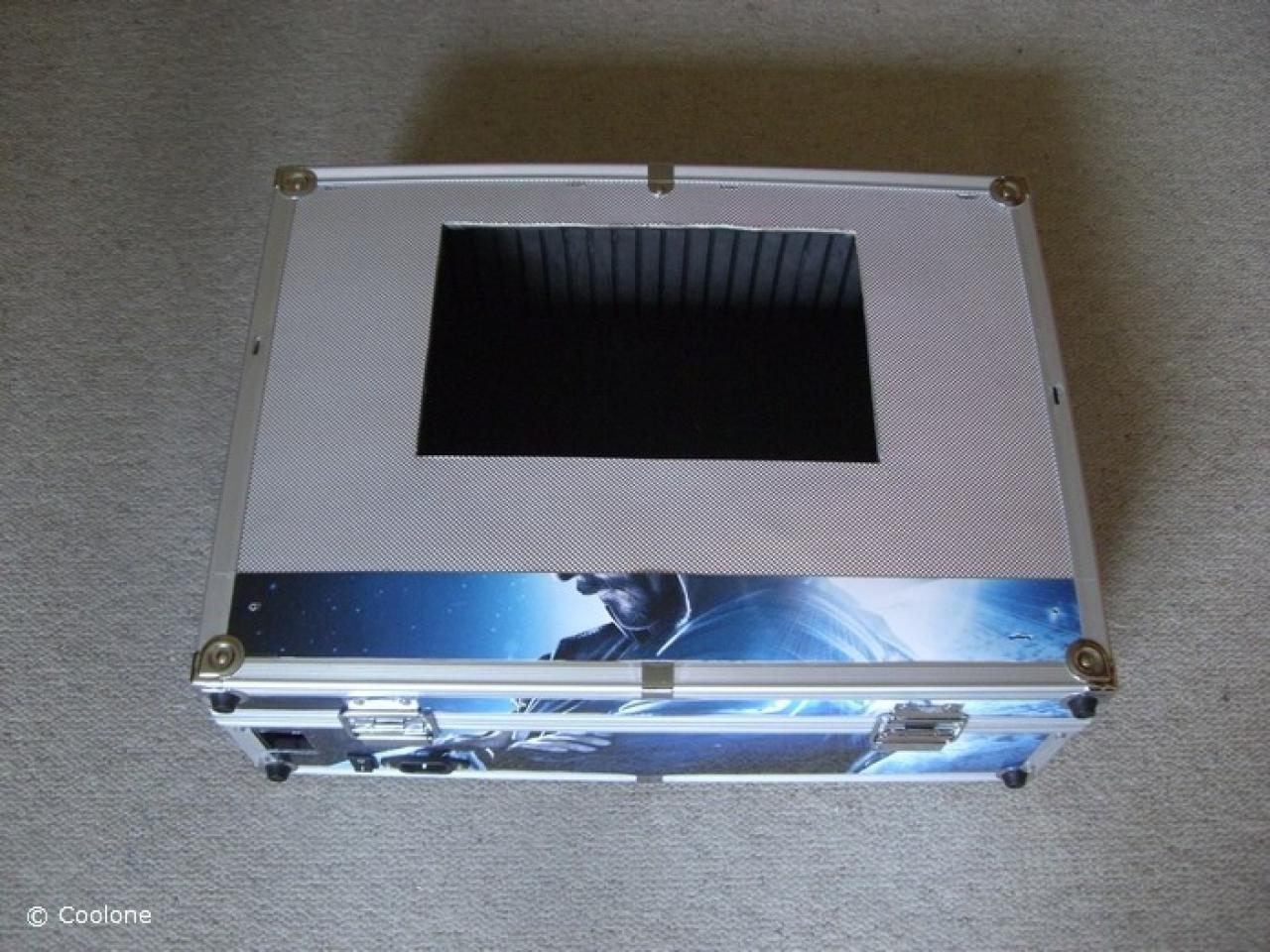 [02/08/2010] Command & Conquer 4 Tiberian Twilight - Portable High-end Gaming Case Mod 2010 (5)