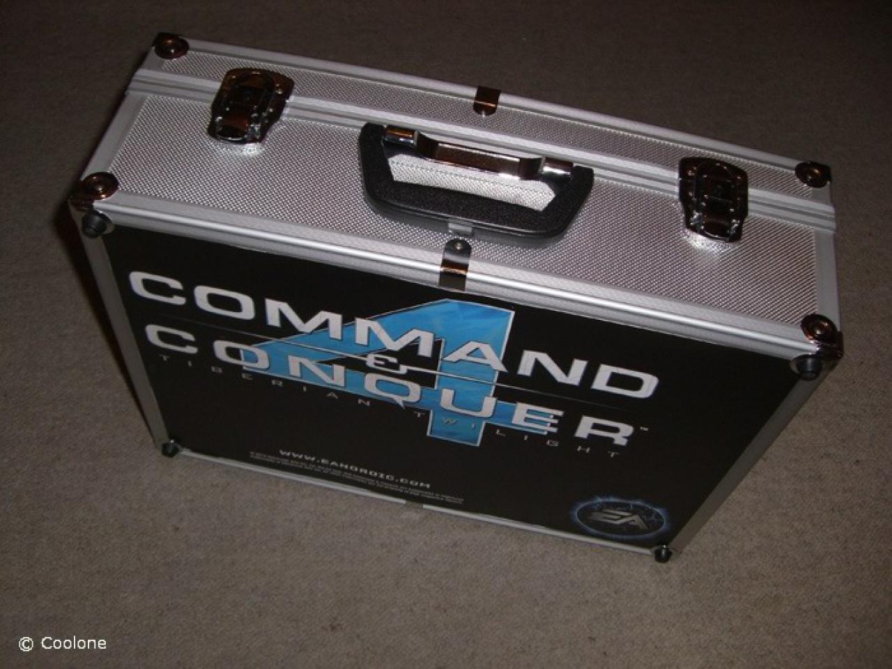 [02/08/2010] Command & Conquer 4 Tiberian Twilight - Portable High-end Gaming Case Mod 2010 (7)