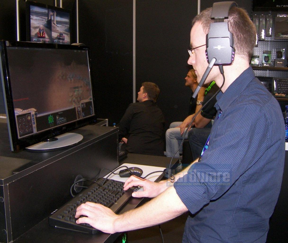 [21/08/2010] Starcraft-2-Eingabegeräte von Razer auf der Gamescom ausprobiert (1)