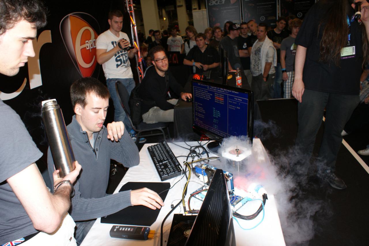 [24/08/2010] DDR3-3068: Kingston-RAM schafft effektive 1.534 MHz auf der Gamescom (1)