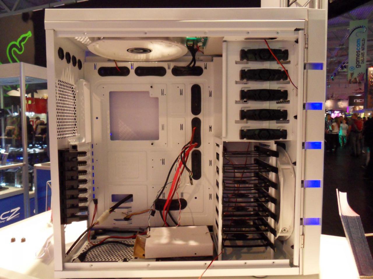[20/08/2010] Bitfenix Colossus (2)