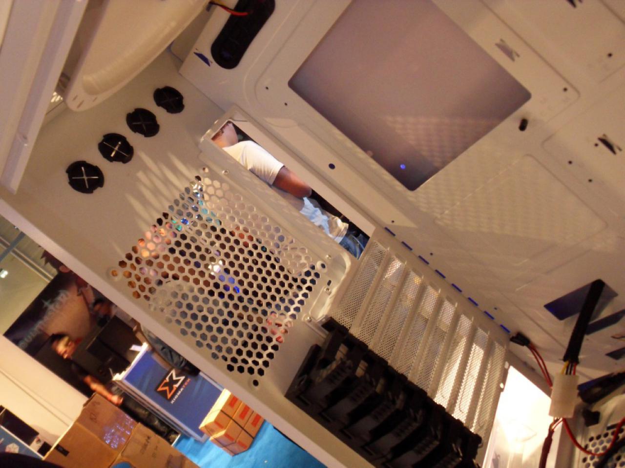[20/08/2010] Bitfenix Colossus (1)