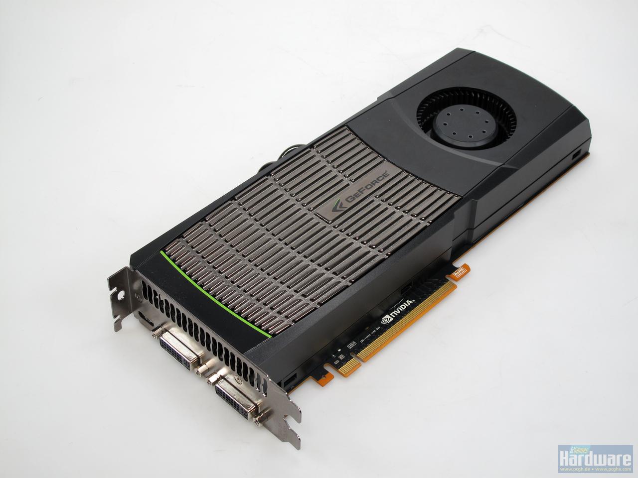 [03/08/2010] Geforce GTX 480: Der Fermi-Chip ist für Nvidia mehr als ungewöhnlich; Nicht nur, dass er mit großer Verzögerung den Markt erreichte, auch tritt er bis heute nicht im Vollausbau an. Der Stromverbrauch ist sehr hoch und der DHE-Kühler mit außen liegenden Kühlrippen ist einmalig.