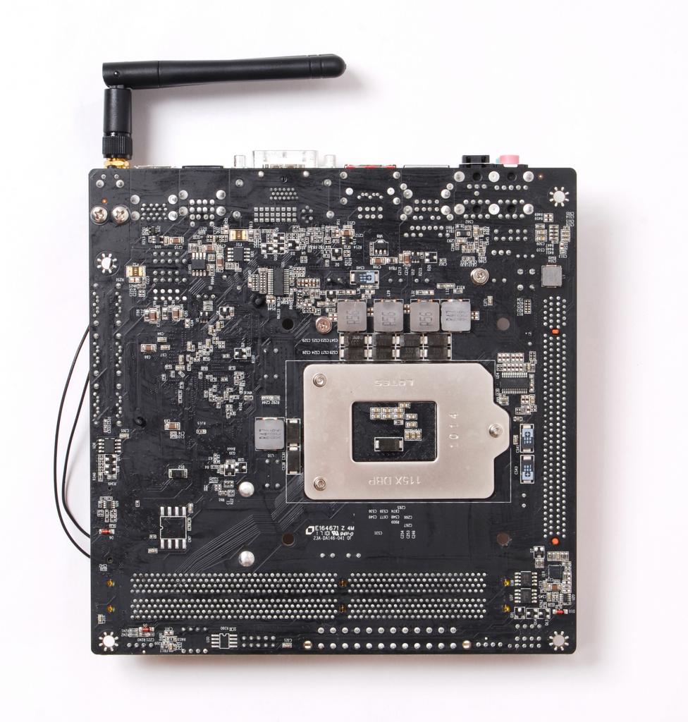 [10/08/2010] Zotac H55-ITX Wifi (3)
