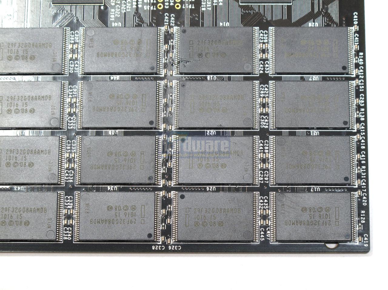 [30/08/2010] OCZ Revodrive: SSD-RAID auf einer PCI-Express-x4-Karte - Der Speicher besteht aus Intel-Flash-Bausteinen.