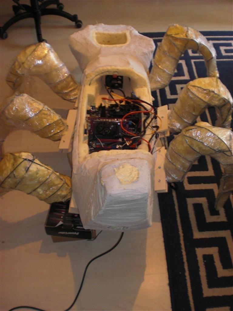 [19/08/2010] PCGHX-User General-W hat es sich zur Aufgabe gemacht, einen Casecon in Form eines Skorpions zu erschaffen, der nebenbei auch noch als Wohnzimmertisch dienen soll. (17)