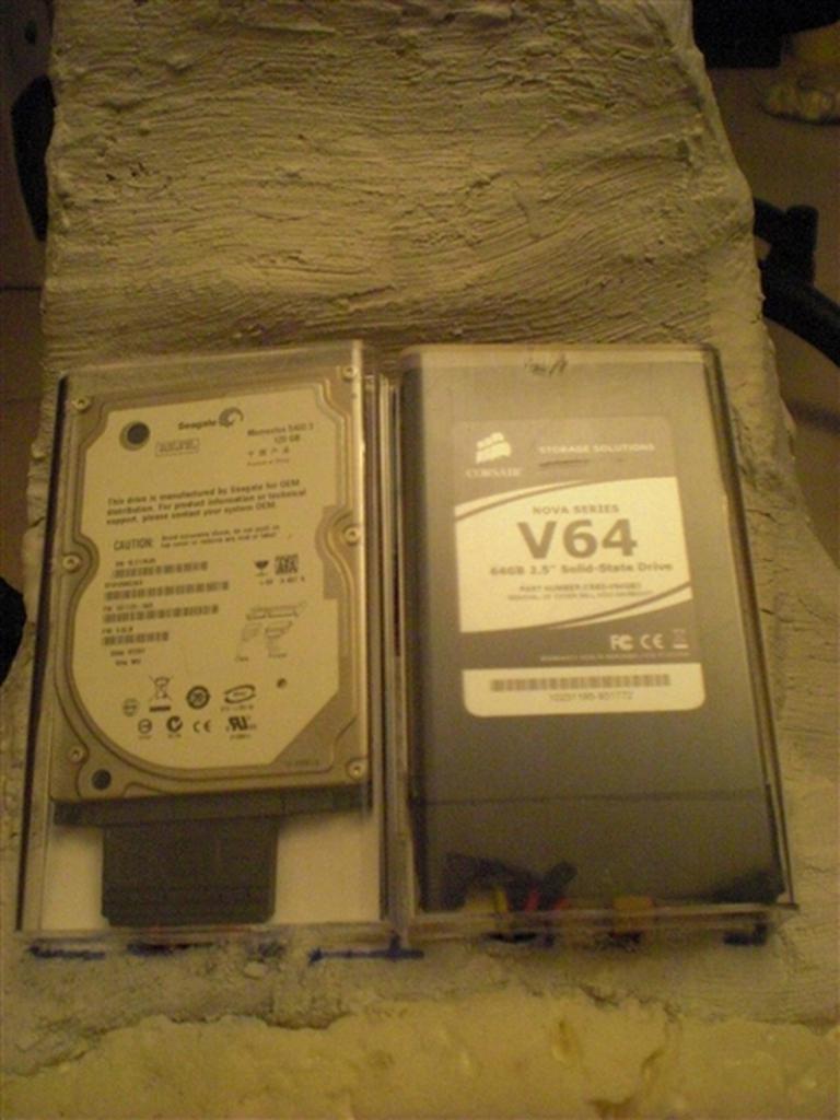 [19/08/2010] PCGHX-User General-W hat es sich zur Aufgabe gemacht, einen Casecon in Form eines Skorpions zu erschaffen, der nebenbei auch noch als Wohnzimmertisch dienen soll. (23)
