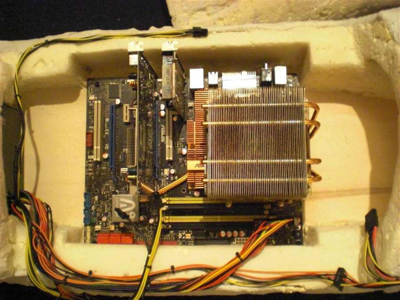 [19/08/2010] PCGHX-User General-W hat es sich zur Aufgabe gemacht, einen Casecon in Form eines Skorpions zu erschaffen, der nebenbei auch noch als Wohnzimmertisch dienen soll. (10)