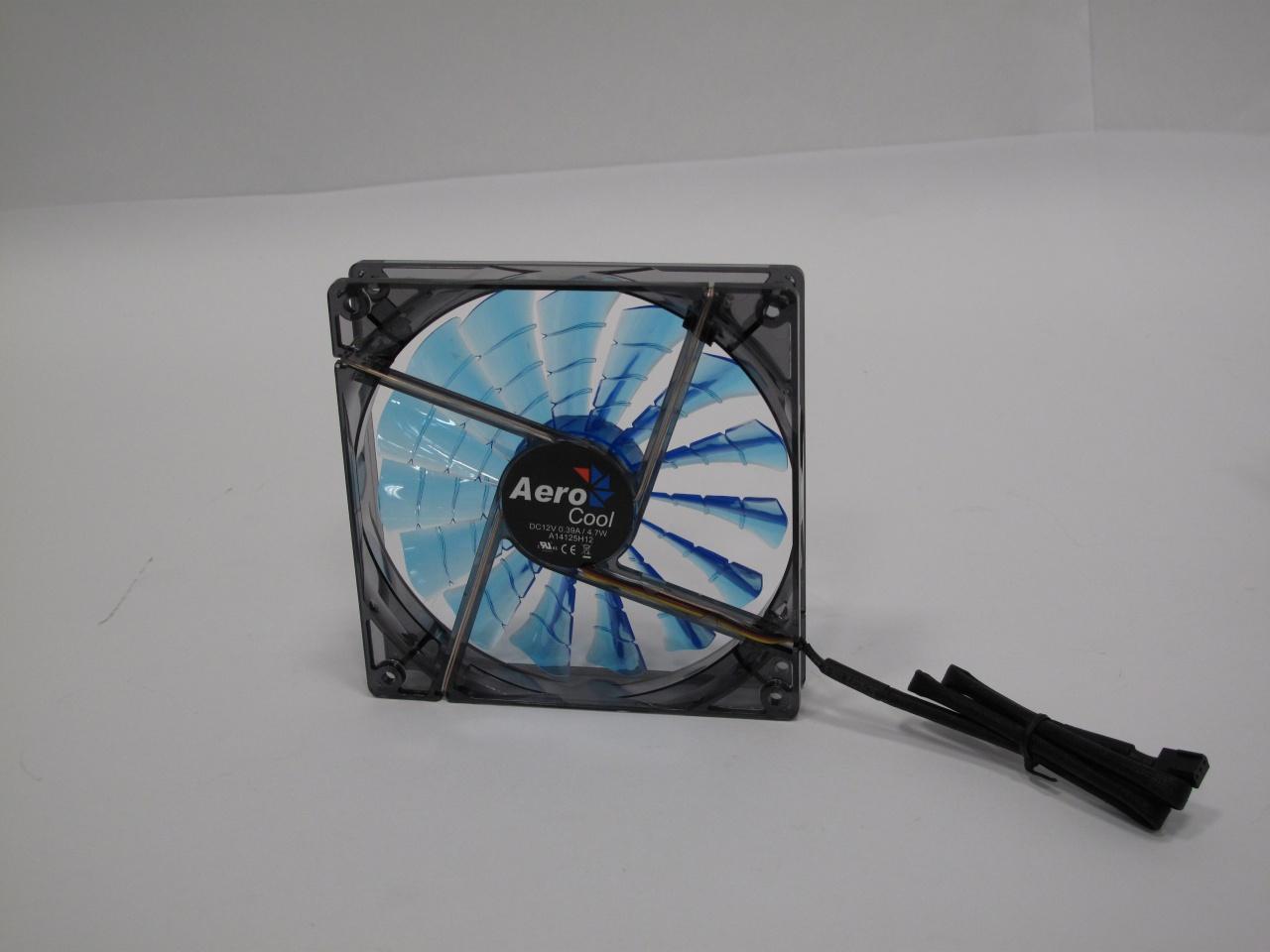 [19/08/2010] Aerocool Shark (hier Blue Edition) (3)
