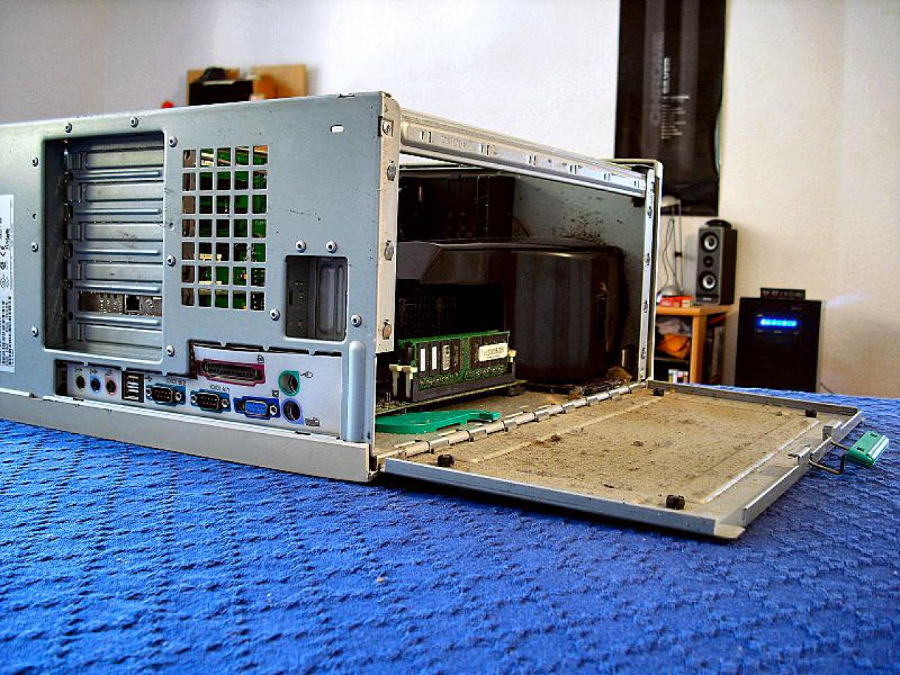 [01/08/2010] Casemod Concrete Elephant: Ein Retro-Gehäuse wird aufgemöbelt (4)