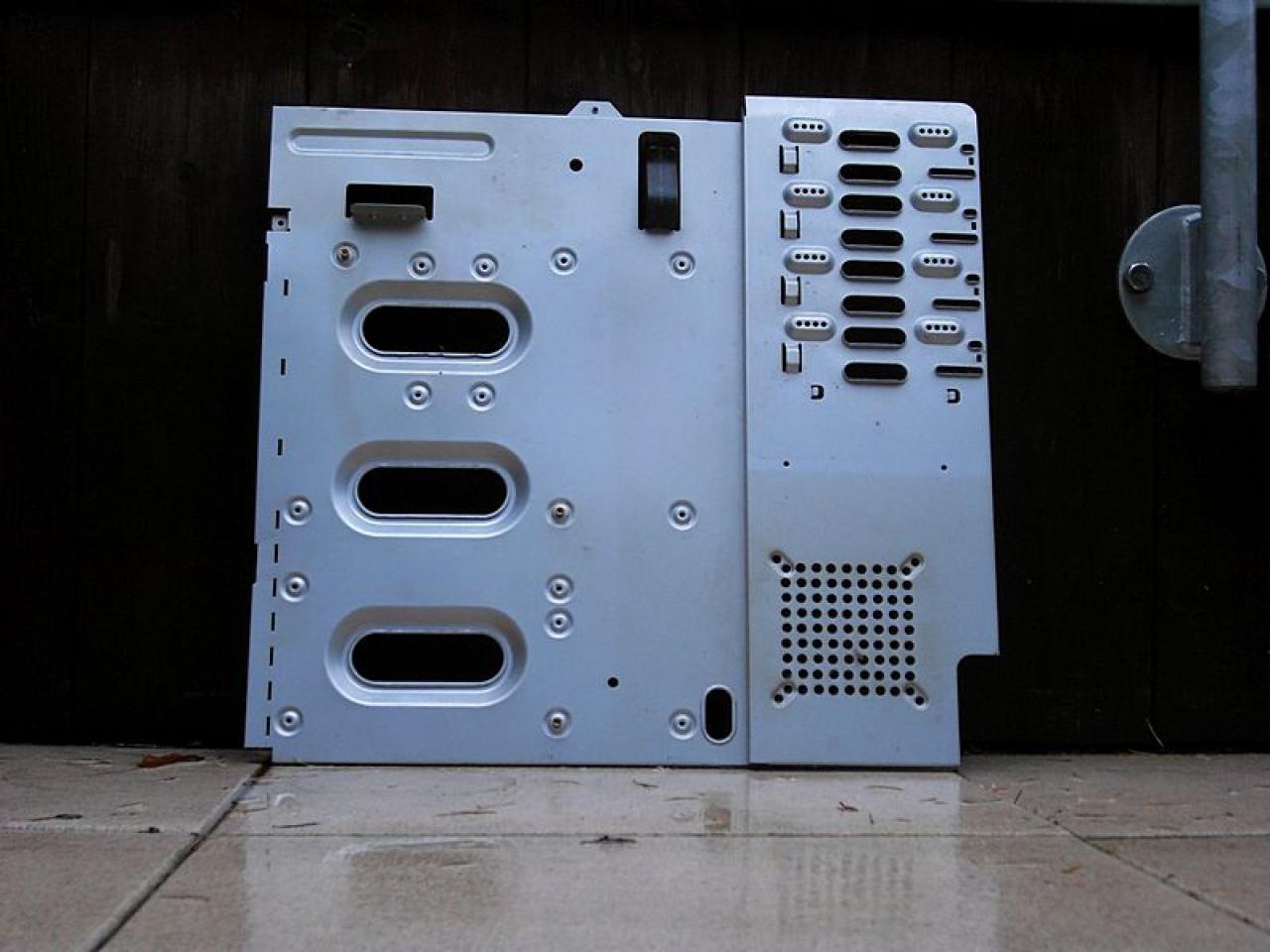 [01/08/2010] Casemod Concrete Elephant: Ein Retro-Gehäuse wird aufgemöbelt (8)