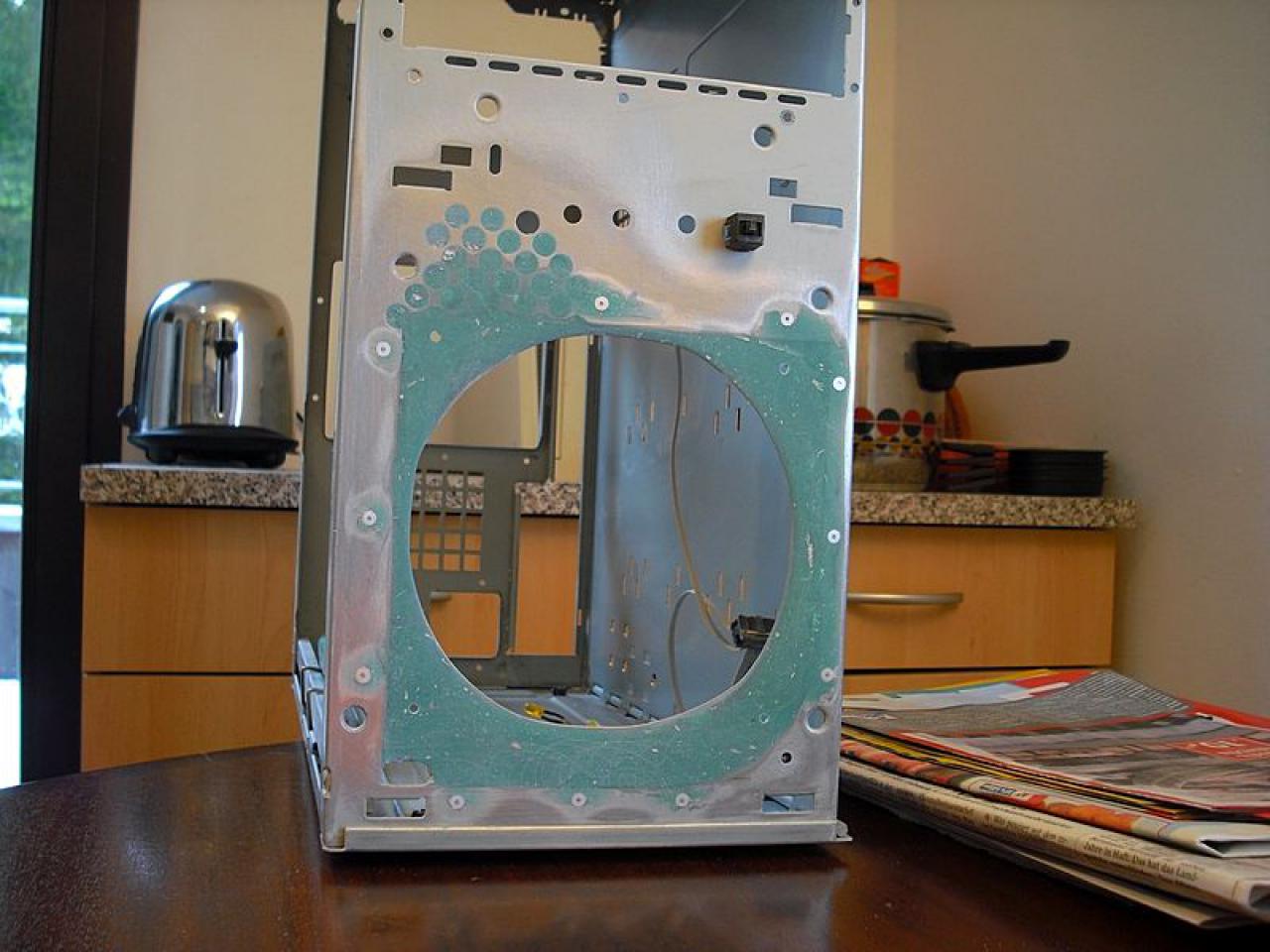[01/08/2010] Casemod Concrete Elephant: Ein Retro-Gehäuse wird aufgemöbelt (13)