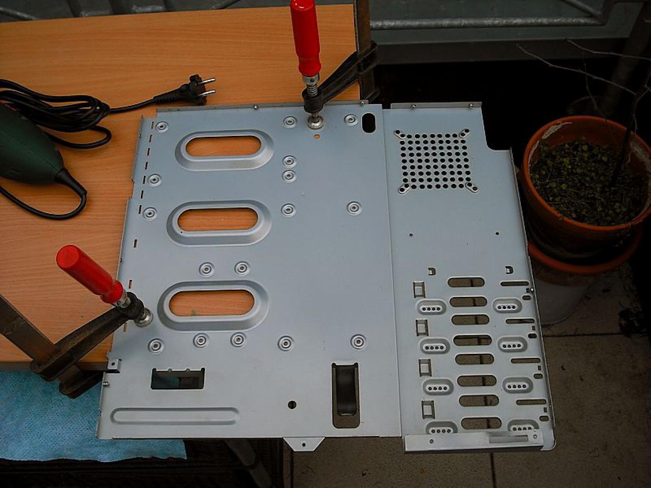 [01/08/2010] Casemod Concrete Elephant: Ein Retro-Gehäuse wird aufgemöbelt (36)