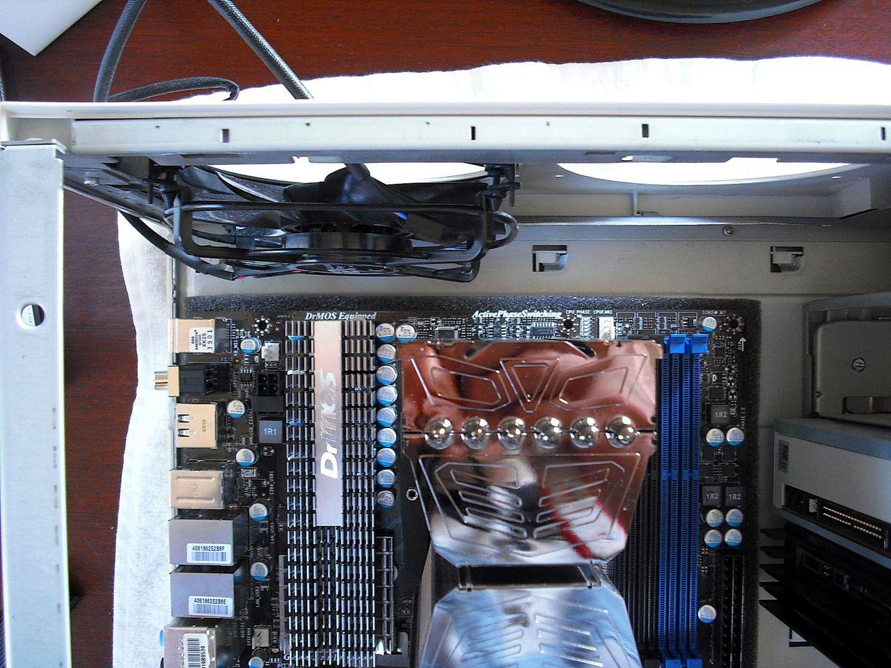 [01/08/2010] Casemod Concrete Elephant: Ein Retro-Gehäuse wird aufgemöbelt (45)