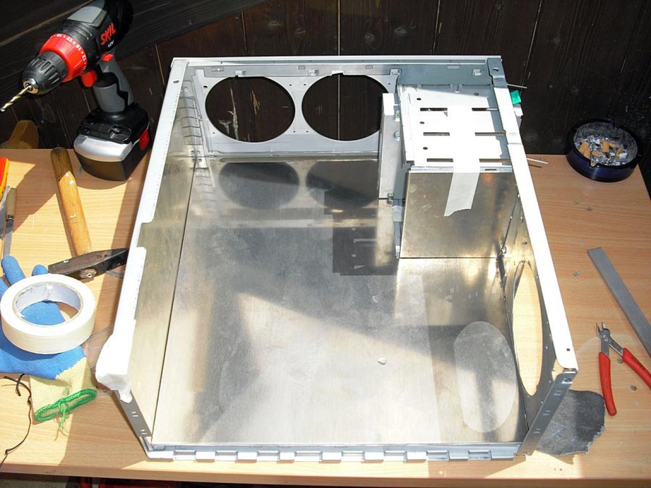 [01/08/2010] Casemod Concrete Elephant: Ein Retro-Gehäuse wird aufgemöbelt (52)
