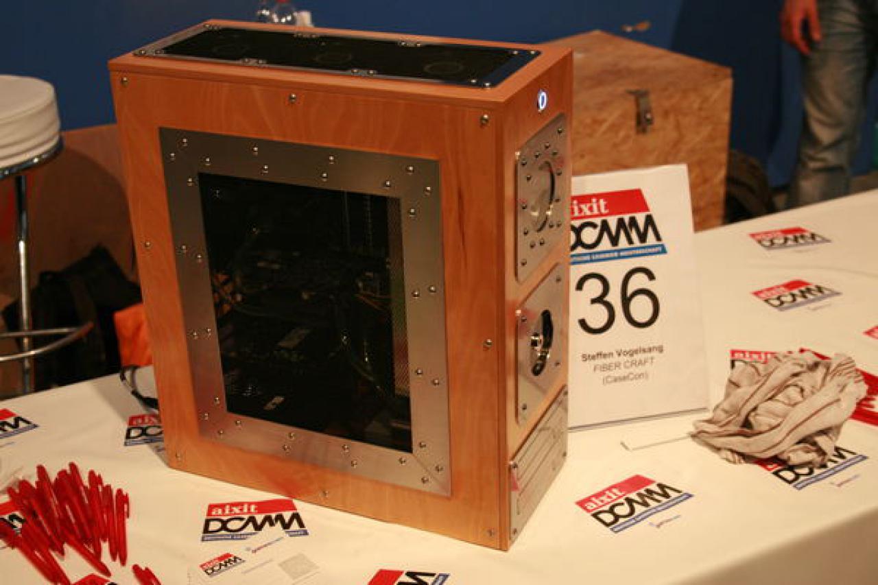 [23/08/2010] 9. Deutsche Casemod Meisterschaft 2010: Den 1. Platz in der Disziplin CaseCon belegte Steffen Vogelsang mit FIBER CRAFT